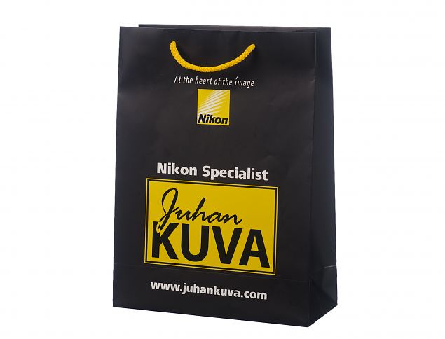 Vahva, korkealaatuinen luksuspaperikassi. Minimitilausm��r� omalla painatuksella on 50 kappaletta.