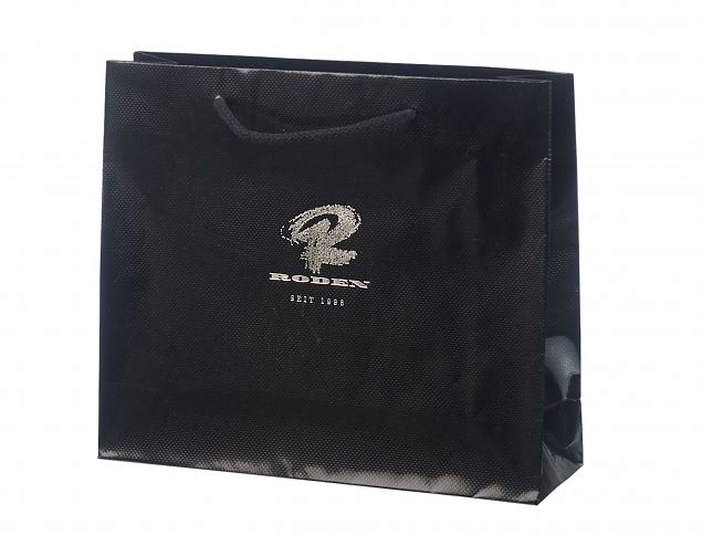 Elegantti ja hyvin suunniteltu luksuskassi. Valitse eri ko'oista. Saatavana yksil�llisell� painatu