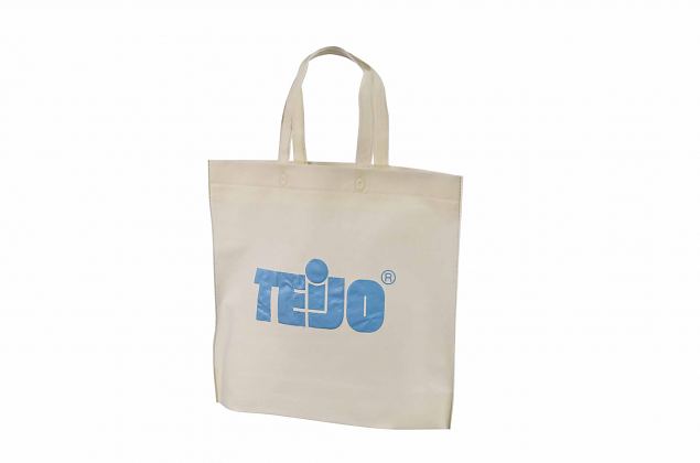 Beigef�rgade non woven-kassar med tryck. Minsta orderantal med personligt tryck �r 50 st. V�lj mel