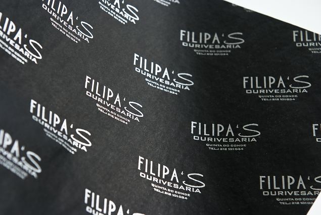 Silkkipaperi logolla. Minimitilausm��r� omalla painatuksella on 500 kappaletta. 