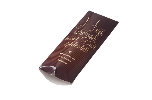 Vikta l�dor i kartong med tryck 